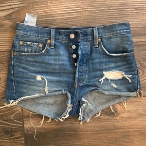 Levis cut off jeans sz 28